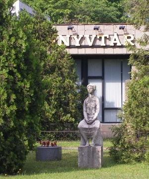 Hízik a tatabányai könyvtár