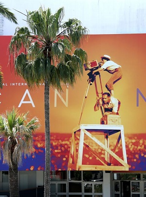 Két hónapot csúszik Cannes