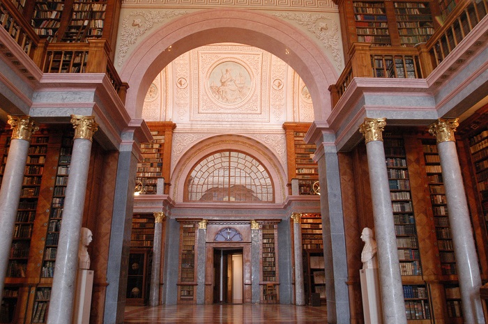 Íme a Pannonhalmi Főapátság Könyvtára