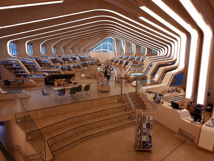 Északi könyvtár a bálnaváz épületben