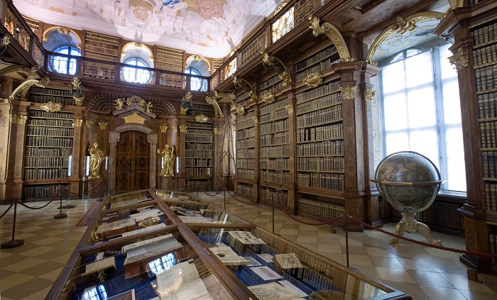 Egy 900 éves apátság könyvtára