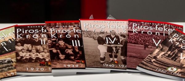 Piros-fekete krónika arcképcsarnokkal kiegészítve