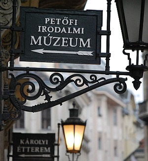 A Mesebeszédről vitáznak