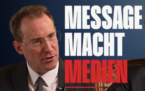 Rockzene, politikai kommunikáció és a stratégiailag szükséges ostobaság