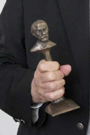 Megkoszorúzták Gérecz Attila emléktábláját