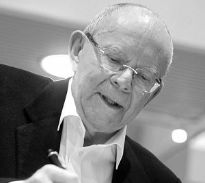 A papa tiltotta, mégis Wilbur Smith lett belőle
