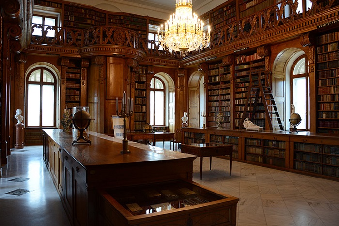 Könyvtár a Balaton fővárosának szívében