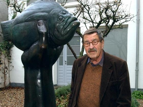 Saját szobrát leplezi le Günter Grass