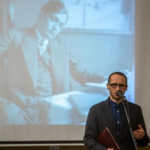 Életben tartani költőinket