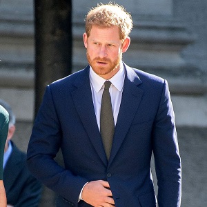 Harry herceg a nagyit sem kíméli