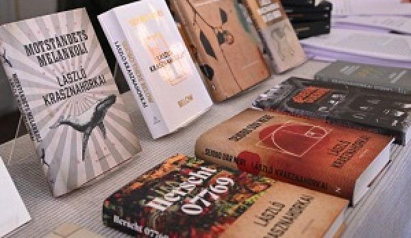 Százezer forintos könyvcsomag