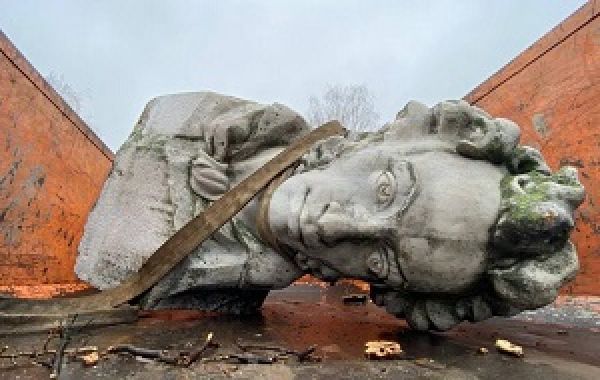 Puskin és Bulgakov menesztve